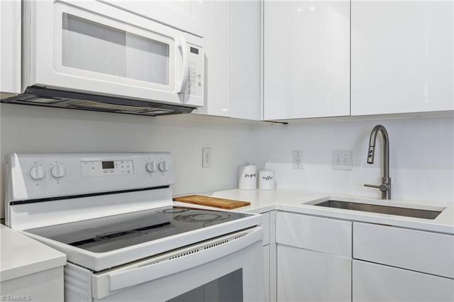 810 W 4th Street 404, Winston-salem, NC 27101
