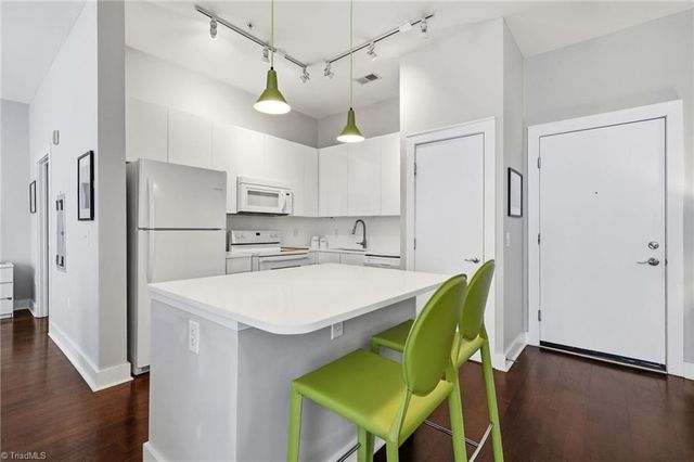 810 W 4th Street 404, Winston-salem, NC 27101