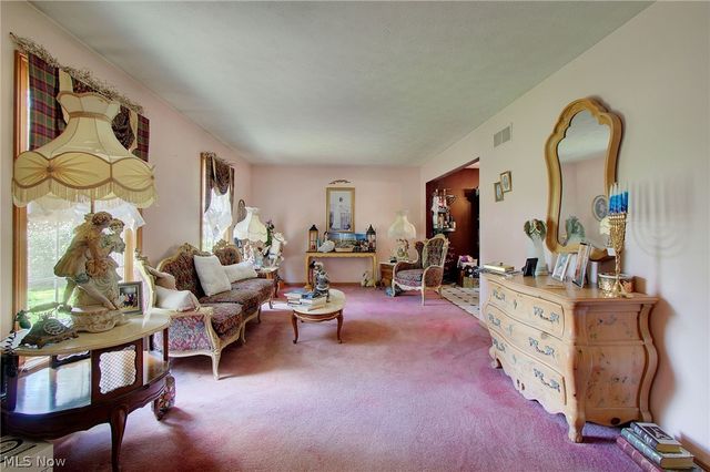 1495 Fredrickburg Drive, Youngstown, OH 44412