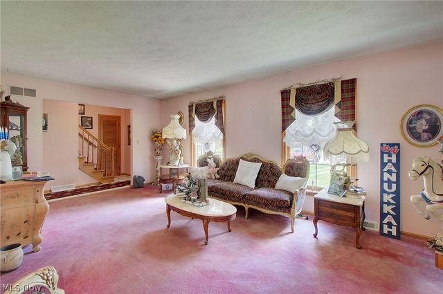 1495 Fredrickburg Drive, Youngstown, OH 44412