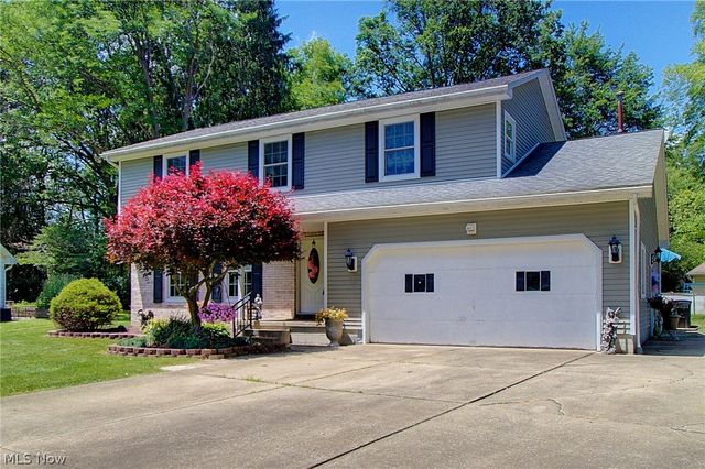 1495 Fredrickburg Drive, Youngstown, OH 44412