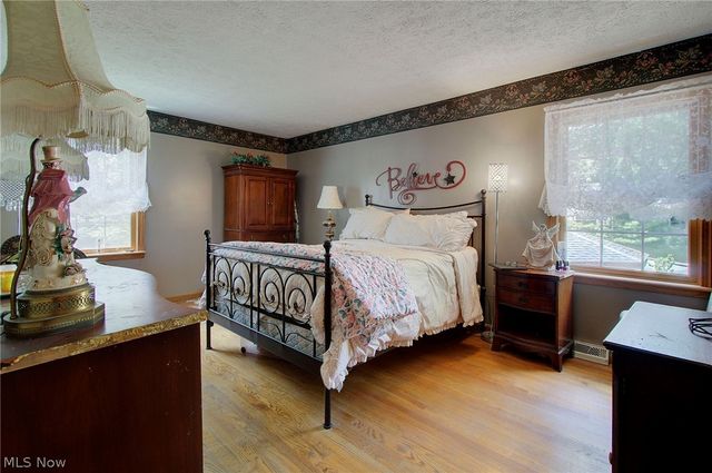 1495 Fredrickburg Drive, Youngstown, OH 44412