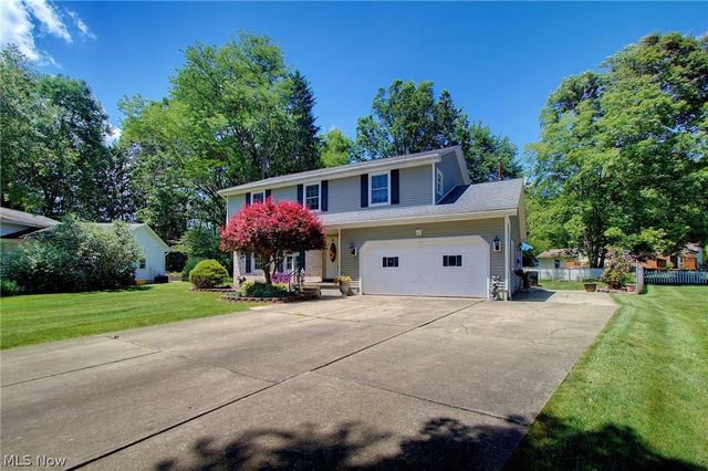1495 Fredrickburg Drive, Youngstown, OH 44412