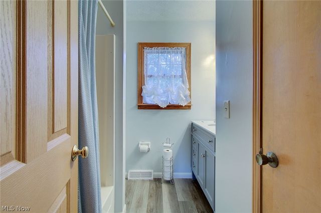 1495 Fredrickburg Drive, Youngstown, OH 44412