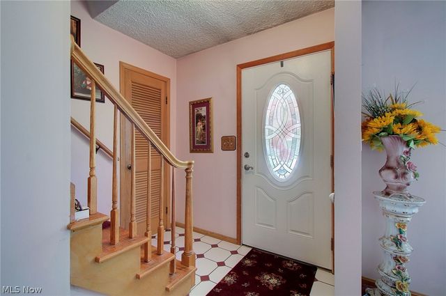 1495 Fredrickburg Drive, Youngstown, OH 44412