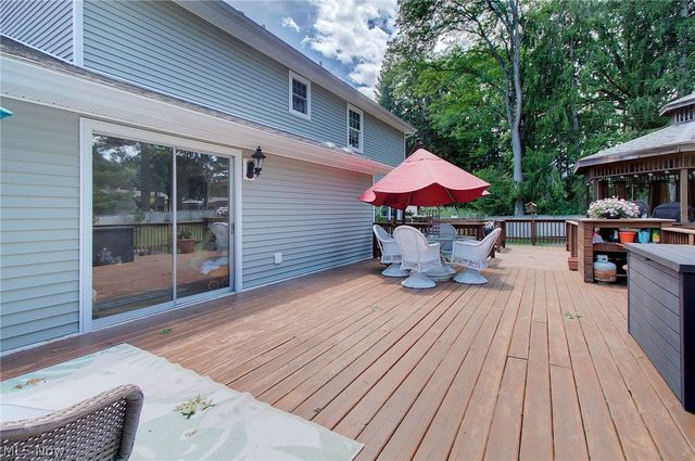 1495 Fredrickburg Drive, Youngstown, OH 44412