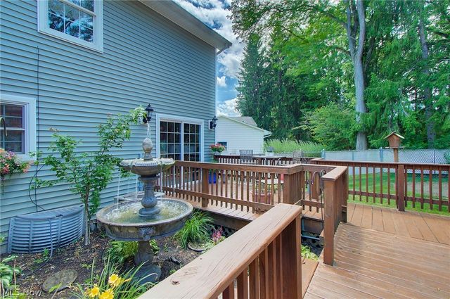 1495 Fredrickburg Drive, Youngstown, OH 44412