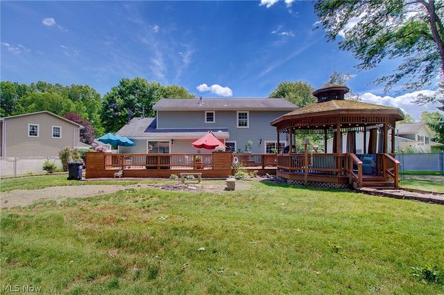 1495 Fredrickburg Drive, Youngstown, OH 44412