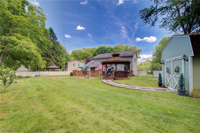 1495 Fredrickburg Drive, Youngstown, OH 44412