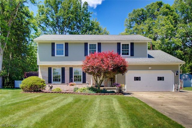 1495 Fredrickburg Drive, Youngstown, OH 44412