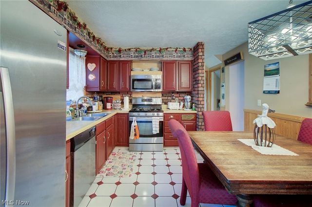 1495 Fredrickburg Drive, Youngstown, OH 44412