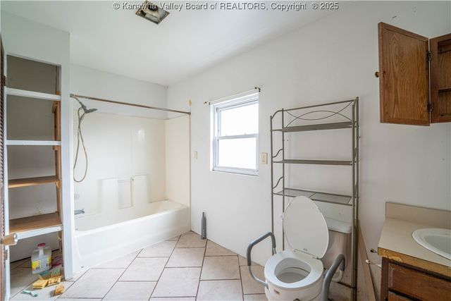 110 Carte Street, St Albans, WV 25177