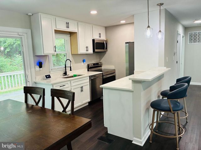 1827 HYLTON AVE, Woodbridge, VA 22191