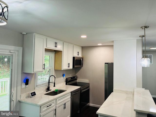 1827 HYLTON AVE, Woodbridge, VA 22191