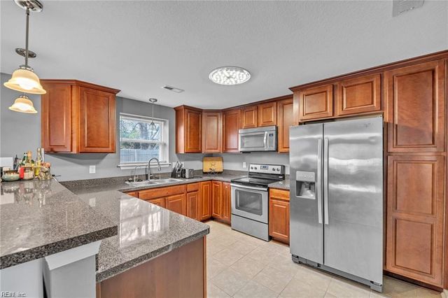 5616 Paca LN, Virginia Beach, VA 23462