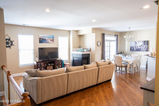 208 April Way, Middletown, NJ 07748