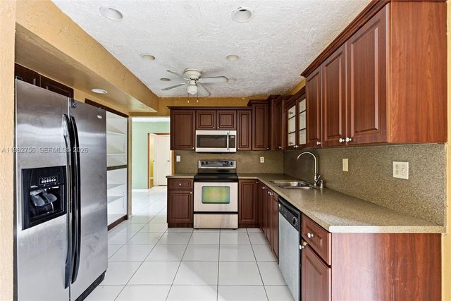 6600 NW 26th St, Sunrise, FL 33313