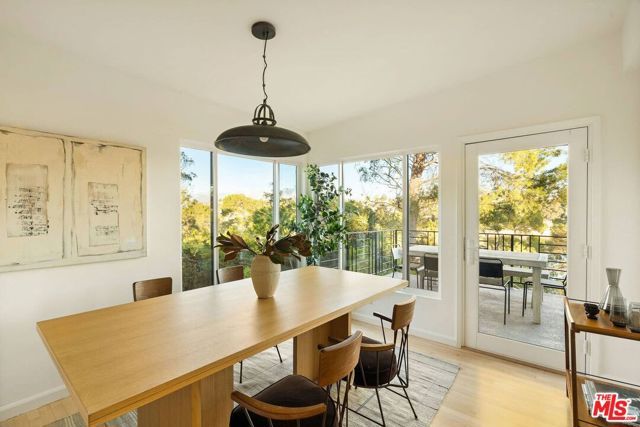 2372 Kenilworth Avenue, Los Angeles, CA 90039