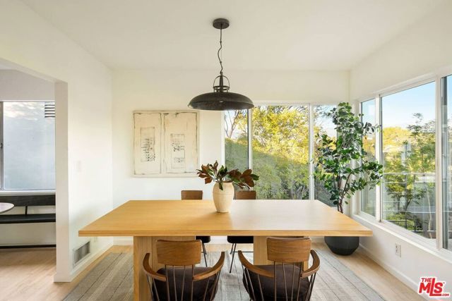 2372 Kenilworth Avenue, Los Angeles, CA 90039