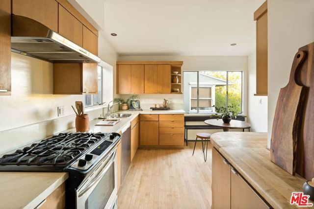 2372 Kenilworth Avenue, Los Angeles, CA 90039