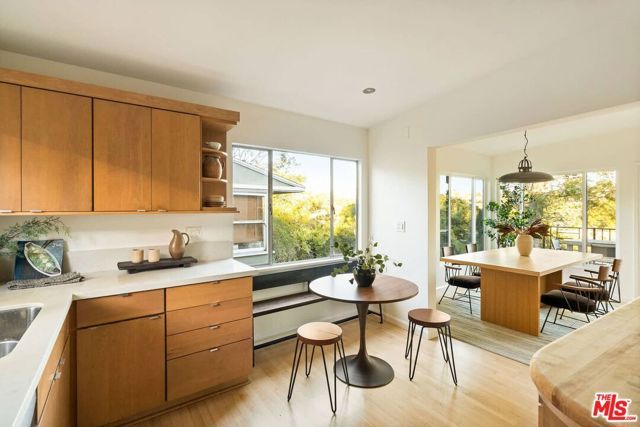 2372 Kenilworth Avenue, Los Angeles, CA 90039