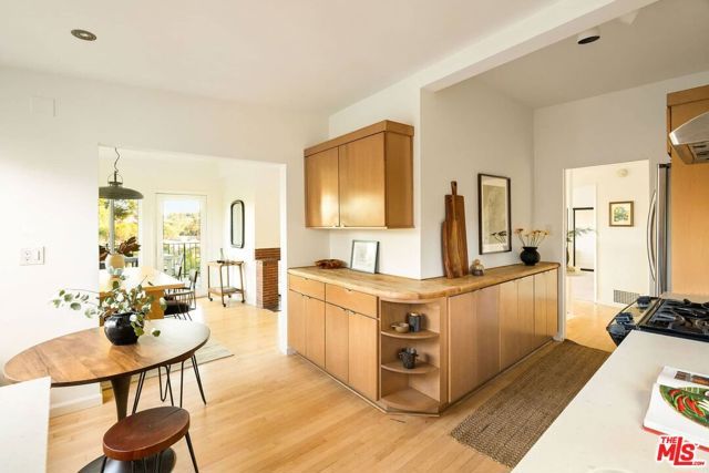 2372 Kenilworth Avenue, Los Angeles, CA 90039