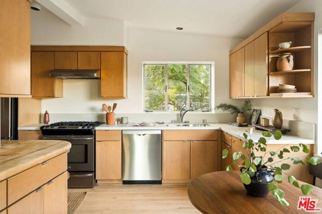 2372 Kenilworth Avenue, Los Angeles, CA 90039