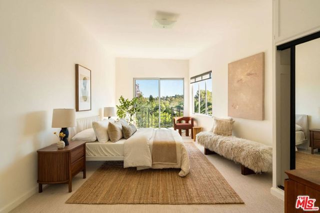 2372 Kenilworth Avenue, Los Angeles, CA 90039