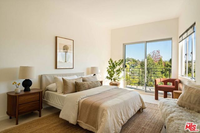 2372 Kenilworth Avenue, Los Angeles, CA 90039