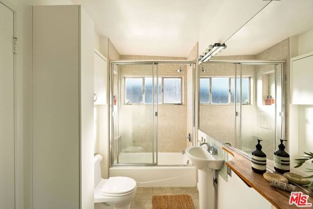 2372 Kenilworth Avenue, Los Angeles, CA 90039