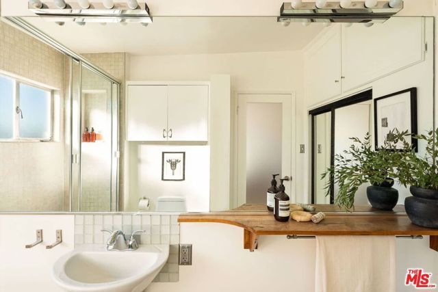 2372 Kenilworth Avenue, Los Angeles, CA 90039