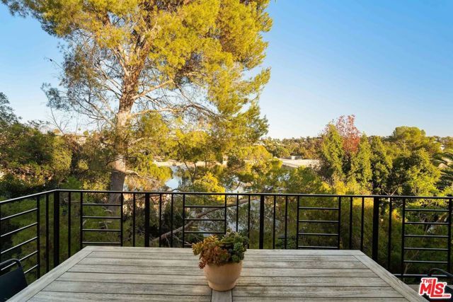 2372 Kenilworth Avenue, Los Angeles, CA 90039