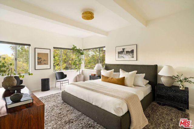 2372 Kenilworth Avenue, Los Angeles, CA 90039