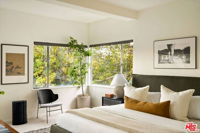 2372 Kenilworth Avenue, Los Angeles, CA 90039