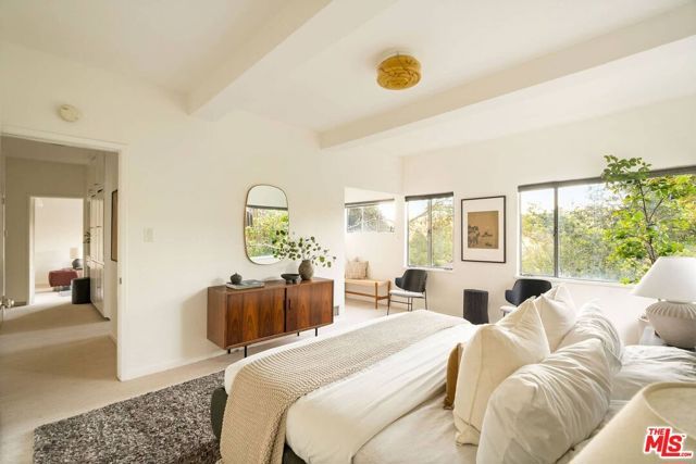 2372 Kenilworth Avenue, Los Angeles, CA 90039