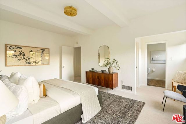 2372 Kenilworth Avenue, Los Angeles, CA 90039