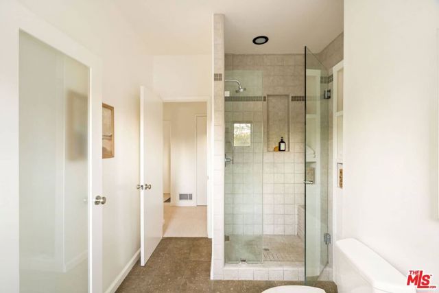 2372 Kenilworth Avenue, Los Angeles, CA 90039