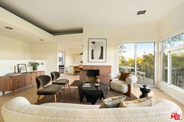 2372 Kenilworth Avenue, Los Angeles, CA 90039