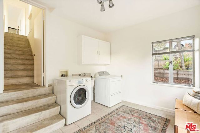 2372 Kenilworth Avenue, Los Angeles, CA 90039