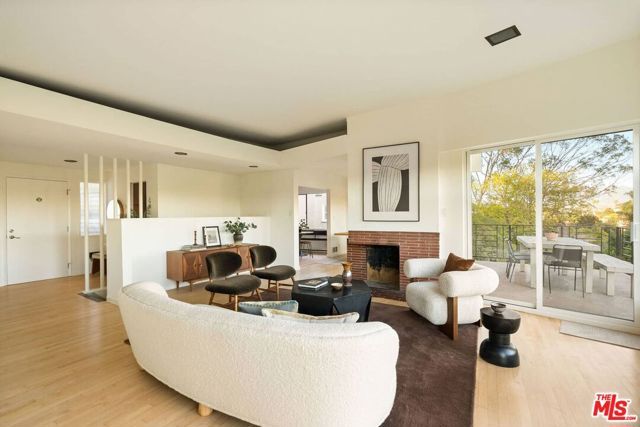 2372 Kenilworth Avenue, Los Angeles, CA 90039