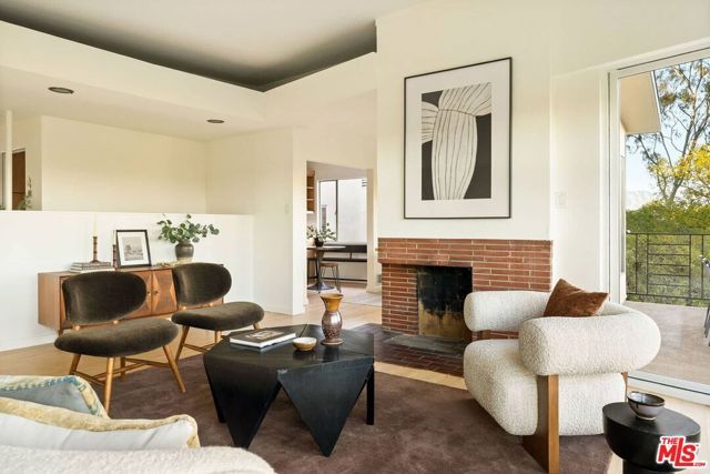 2372 Kenilworth Avenue, Los Angeles, CA 90039