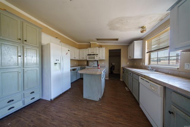 523 E Red Barn Road, Cave City, AR 72521