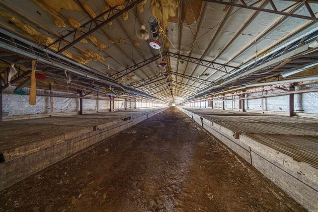 523 E Red Barn Road, Cave City, AR 72521