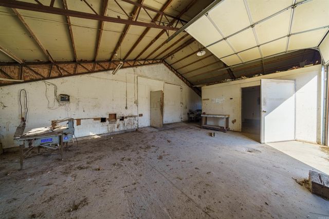 523 E Red Barn Road, Cave City, AR 72521