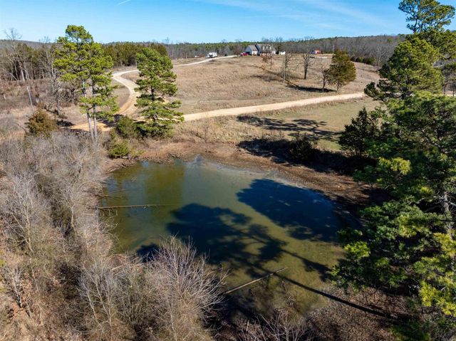 523 E Red Barn Road, Cave City, AR 72521