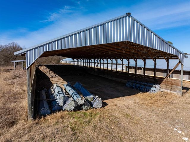 523 E Red Barn Road, Cave City, AR 72521