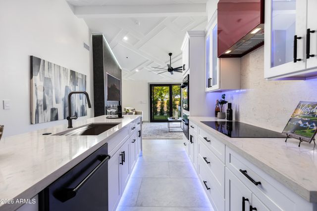 8541 E THOMAS Road, Scottsdale, AZ 85251