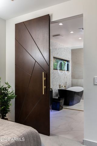 8541 E THOMAS Road, Scottsdale, AZ 85251