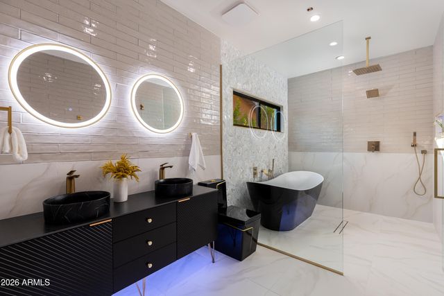 8541 E THOMAS Road, Scottsdale, AZ 85251