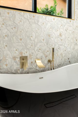 8541 E THOMAS Road, Scottsdale, AZ 85251